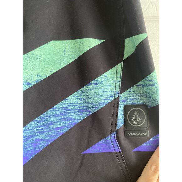 Volcom Mod Tech Mens 31 Board Shorts Surfer Swim Beach Macaw 9" Swim Shorts - Picture 2 of 7